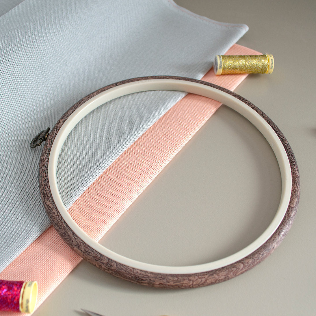 Nurge Hoop-Frame: Perfect Tension for Your Embroidery & Stylish Décor