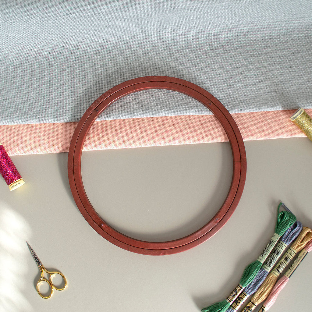 Nurge Screwless Plastic Hoop: Lightness and Firmness for Your Embroidery Projects
