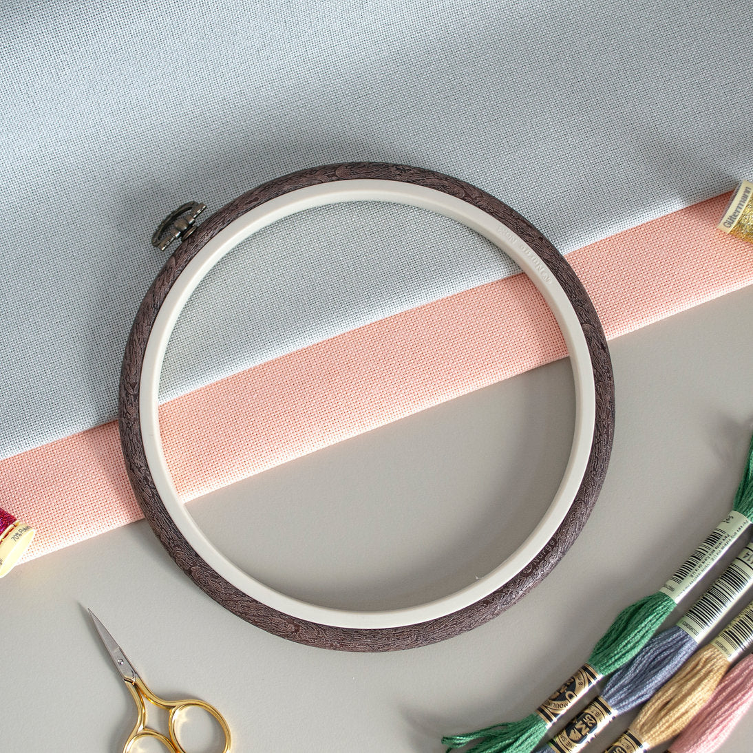 Nurge Hoop-Frame: Perfect Tension for Your Embroidery & Stylish Décor