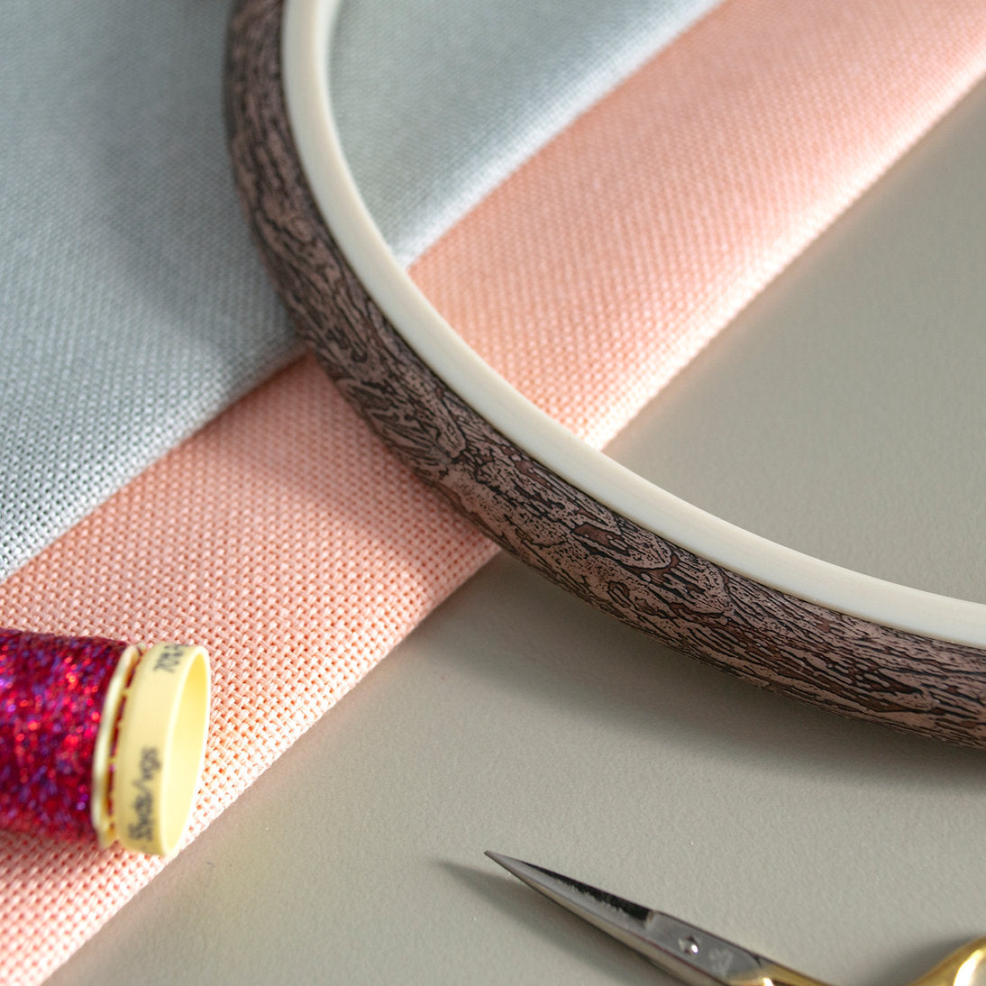 Nurge Hoop-Frame: Perfect Tension for Your Embroidery & Stylish Décor