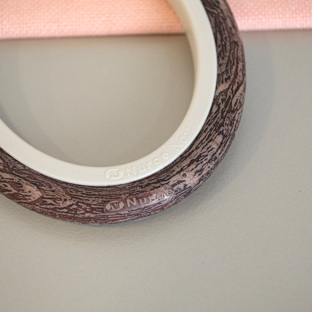 Nurge Oval Flexi Hoop Frame (Brown): Elegant Support and Display for Your Embroidery