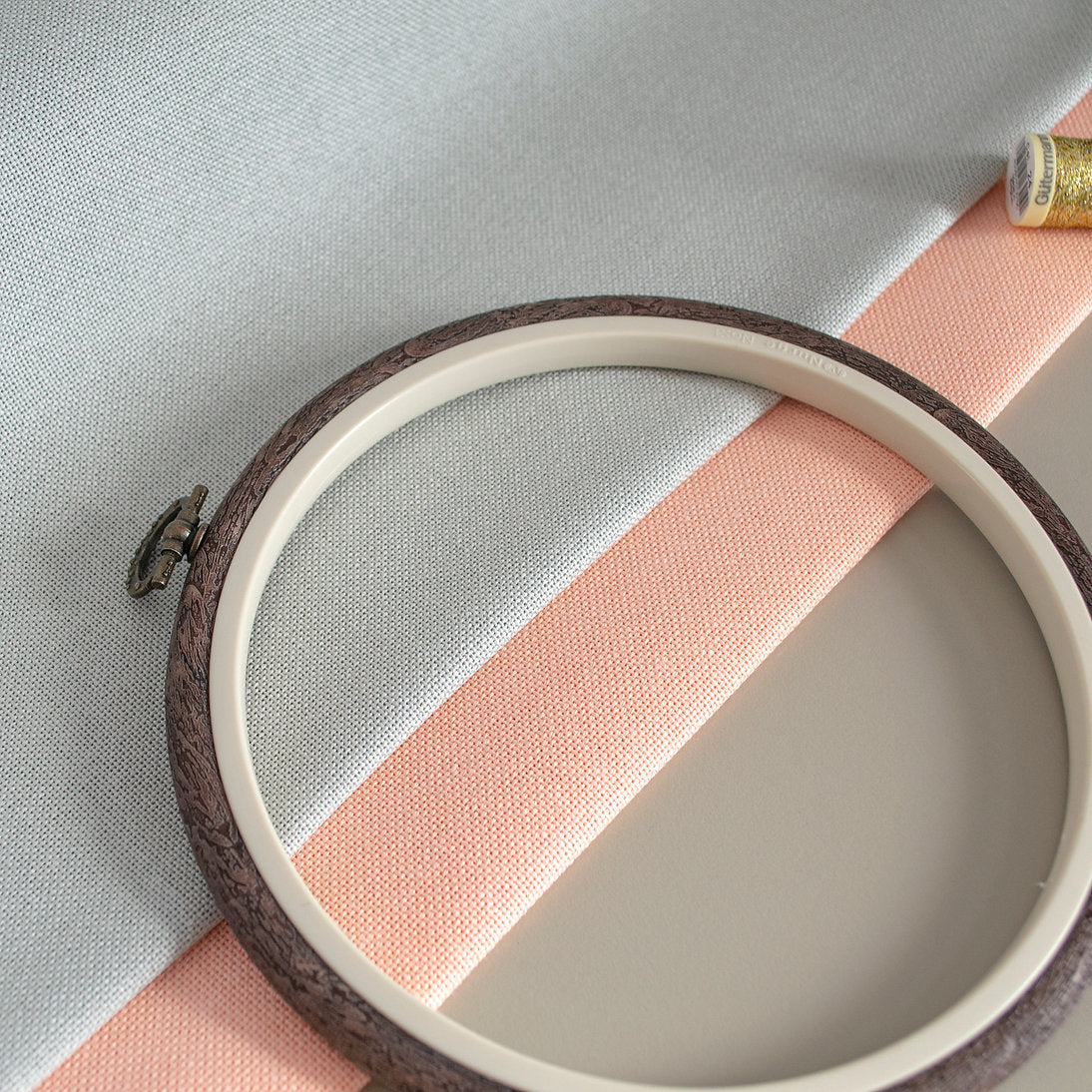 Nurge Hoop-Frame: Perfect Tension for Your Embroidery & Stylish Décor