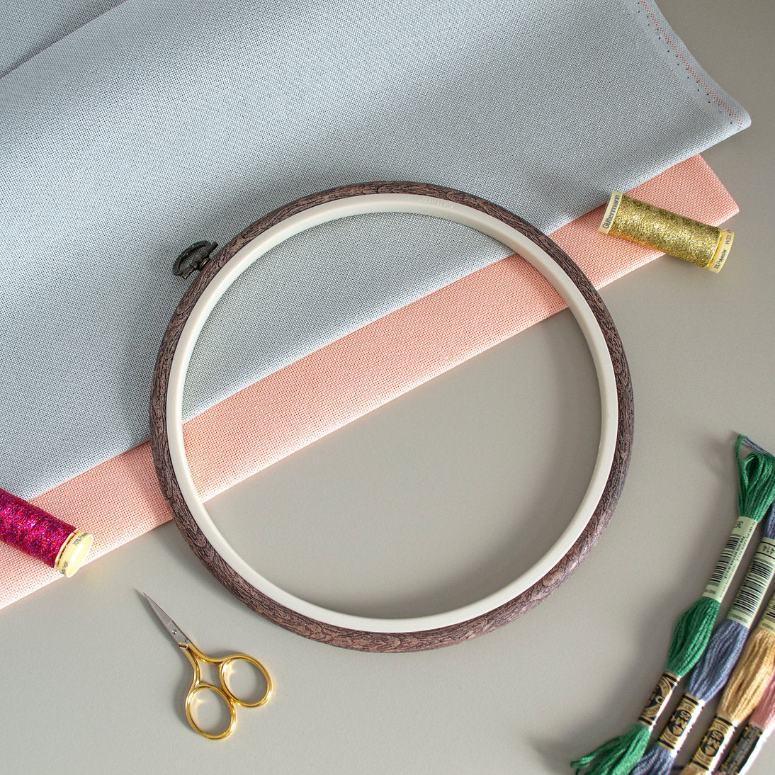 Nurge Hoop-Frame: Perfect Tension for Your Embroidery & Stylish Décor