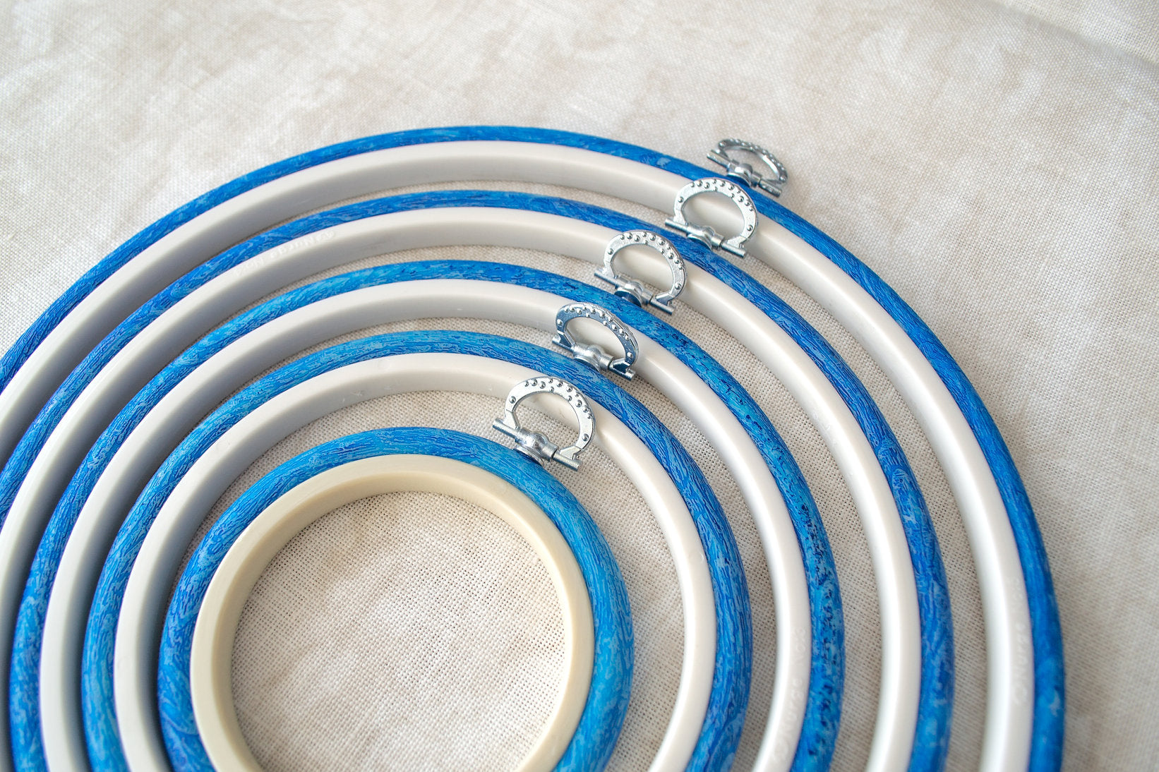 Nurge Blue Hoop-Frame: Your Elegant, All-in-One Solution for Embroidery and Display