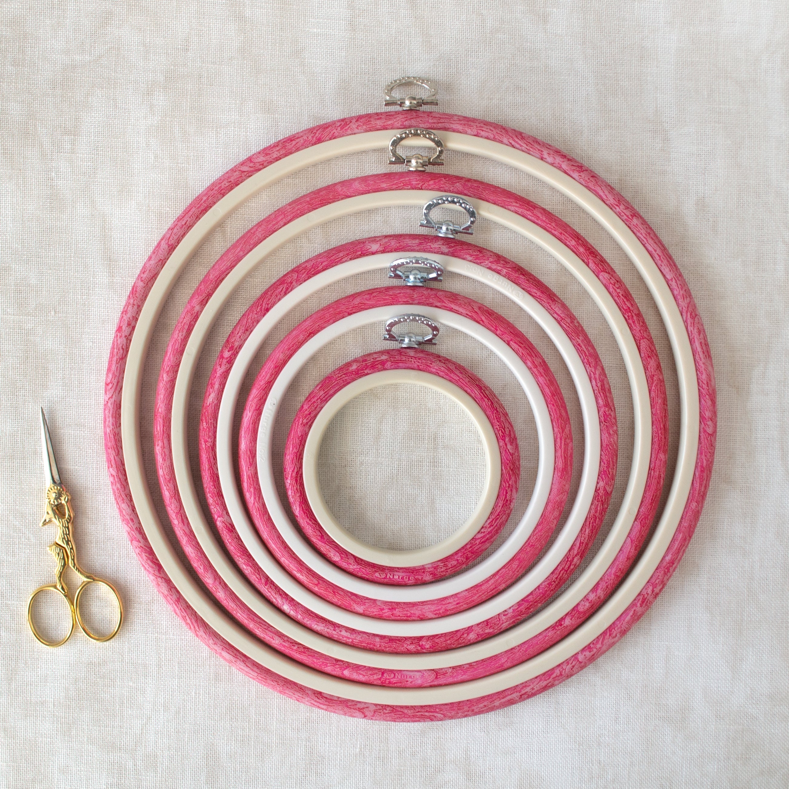 Nurge Pink Hoop-Frame: A Delicate Touch for Your Embroidery and Décor