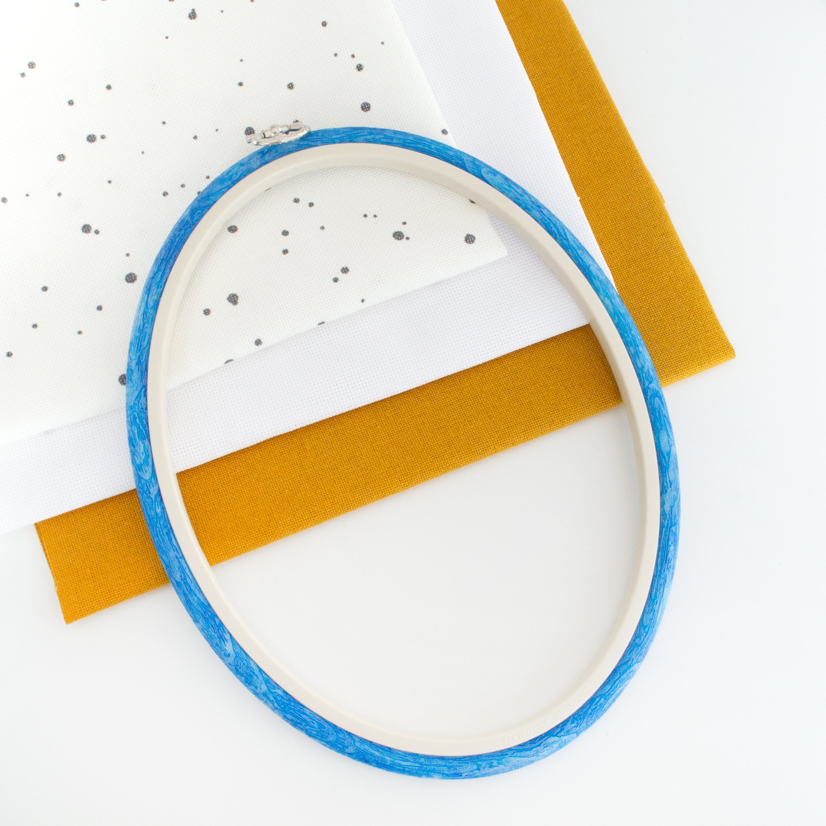 Nurge Oval Flexi Hoop Frame (Blue): Enchanting Display for Your Embroidery Projects