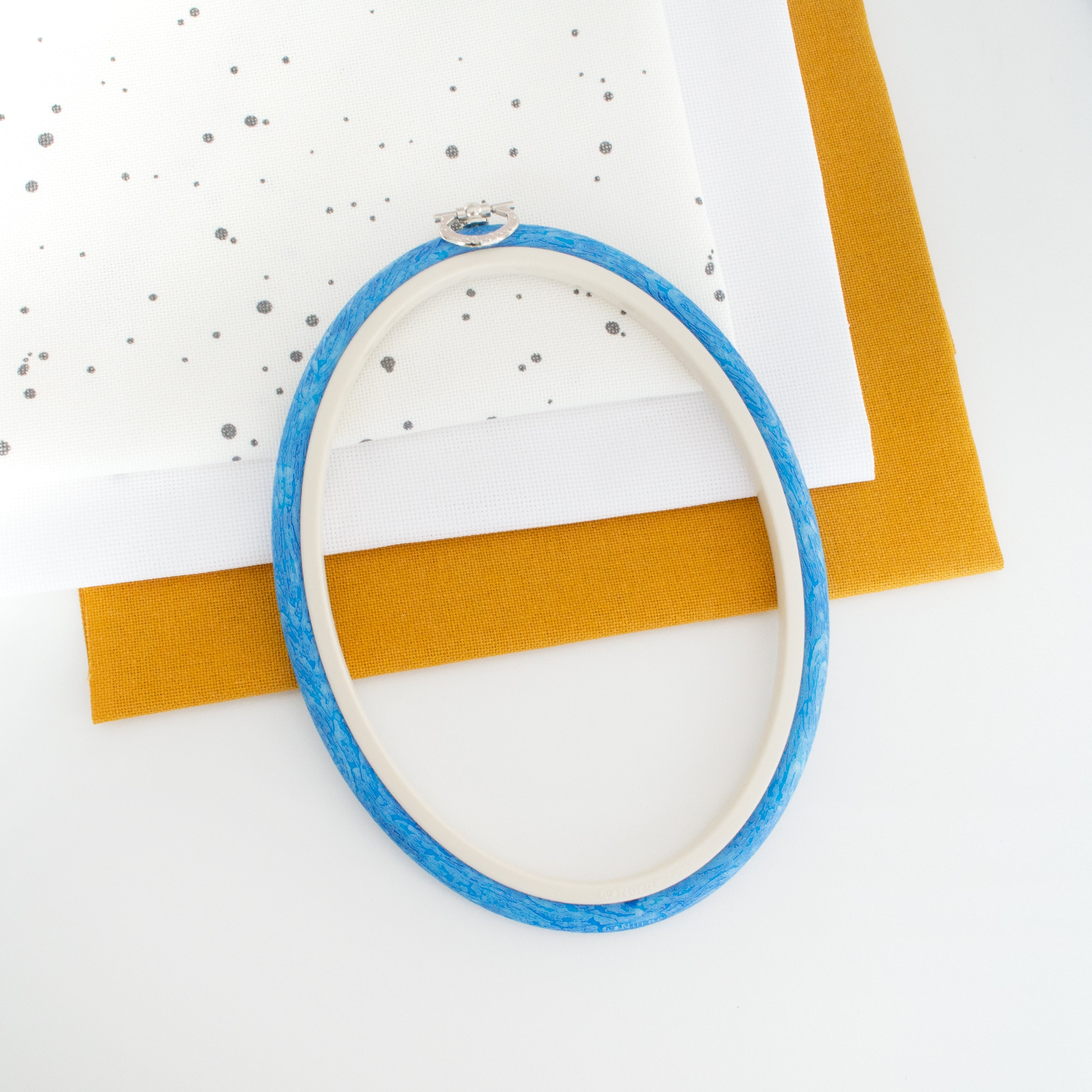 Nurge Oval Flexi Hoop Frame (Blue): Enchanting Display for Your Embroidery Projects