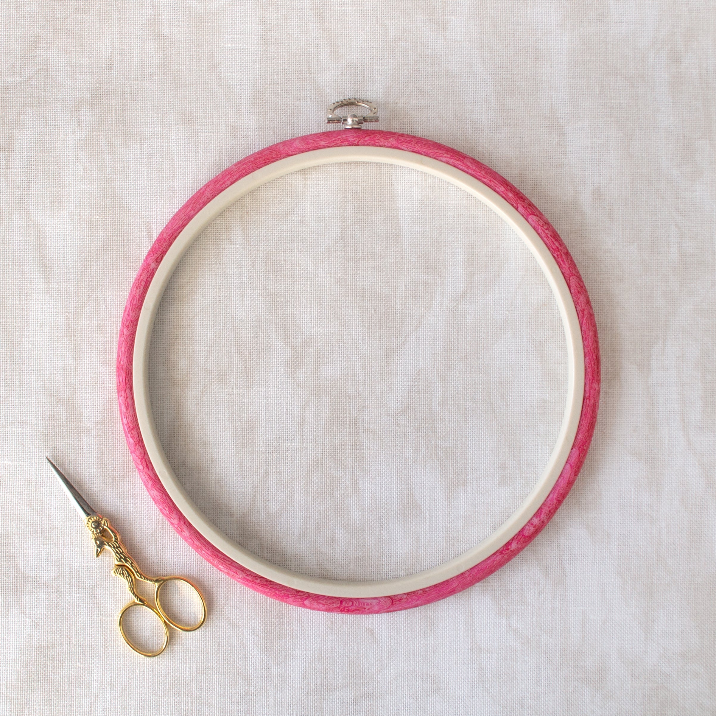 Nurge Pink Hoop-Frame: A Delicate Touch for Your Embroidery and Décor