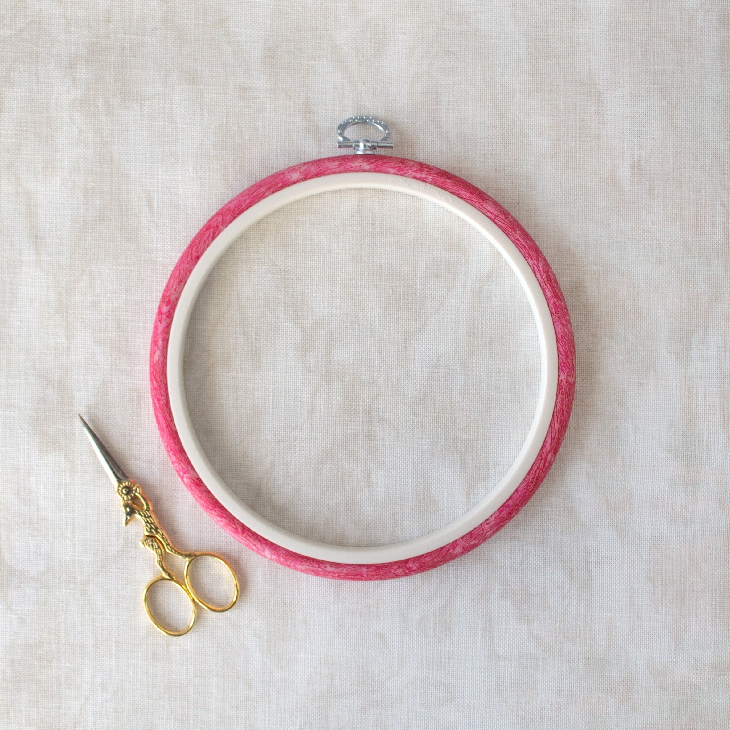 Nurge Pink Hoop-Frame: A Delicate Touch for Your Embroidery and Décor