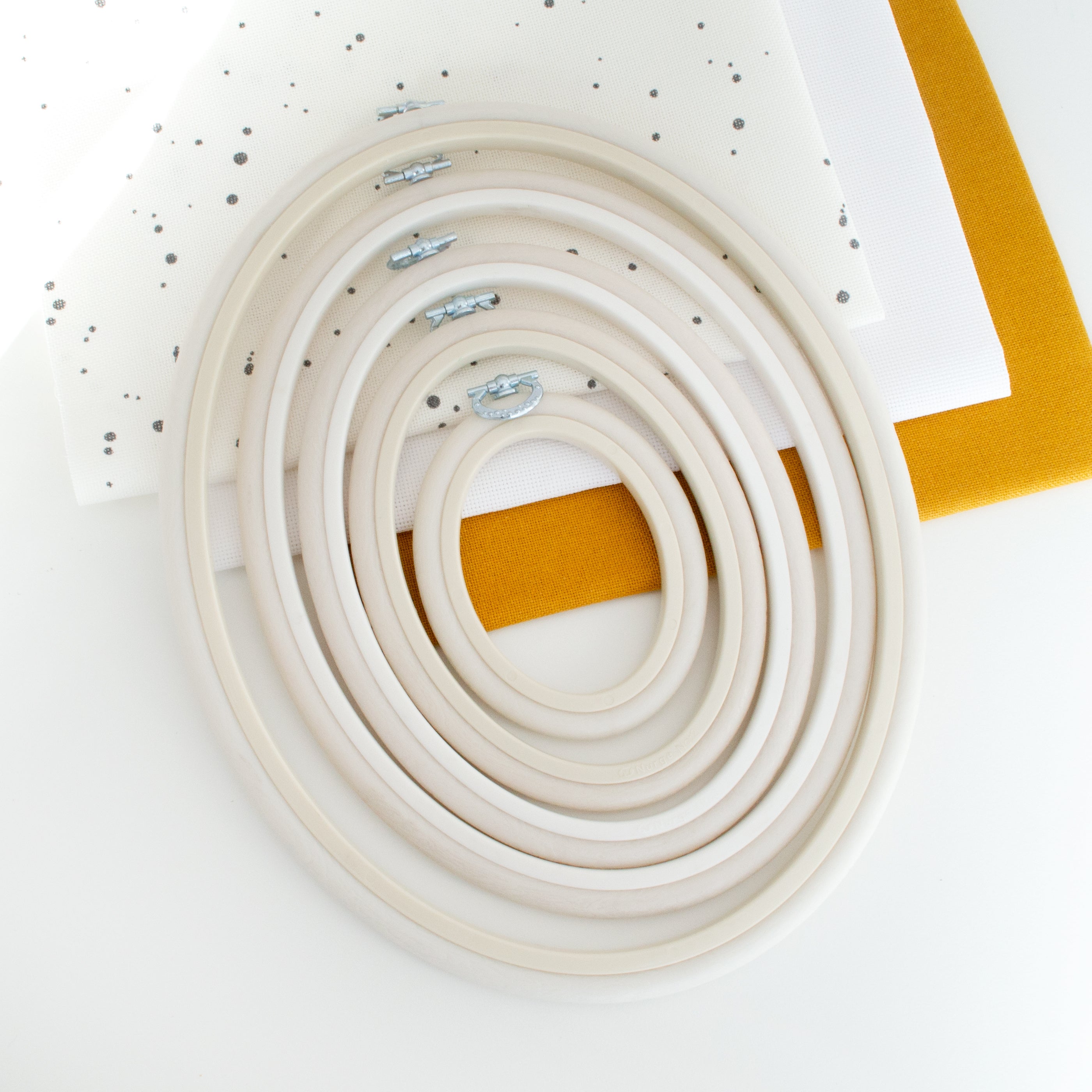 Nurge Oval Flexi Hoop Frame (White): Elegance and Functionality for Your Embroidery Projects