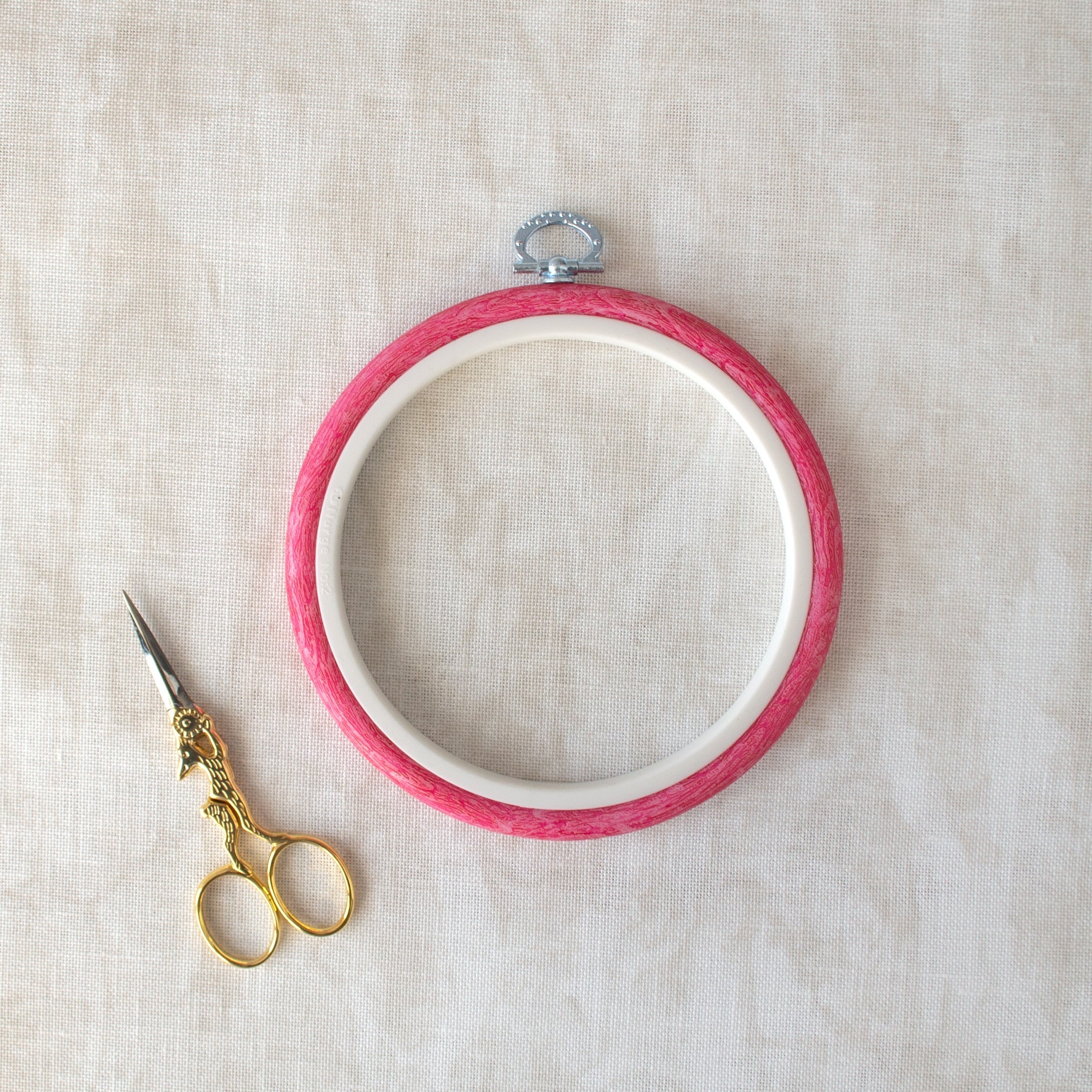 Nurge Pink Hoop-Frame: A Delicate Touch for Your Embroidery and Décor