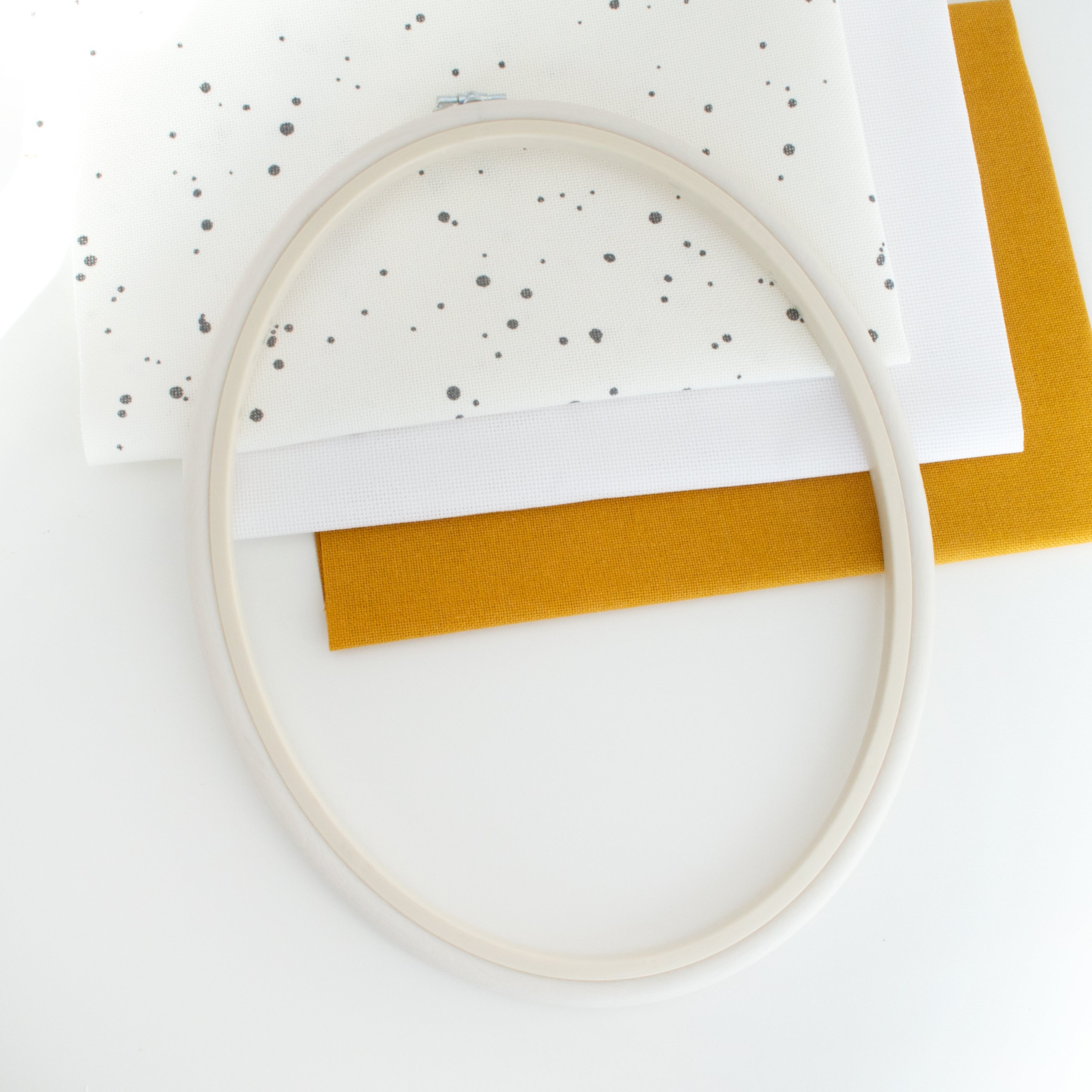 Nurge Oval Flexi Hoop Frame (White): Elegance and Functionality for Your Embroidery Projects