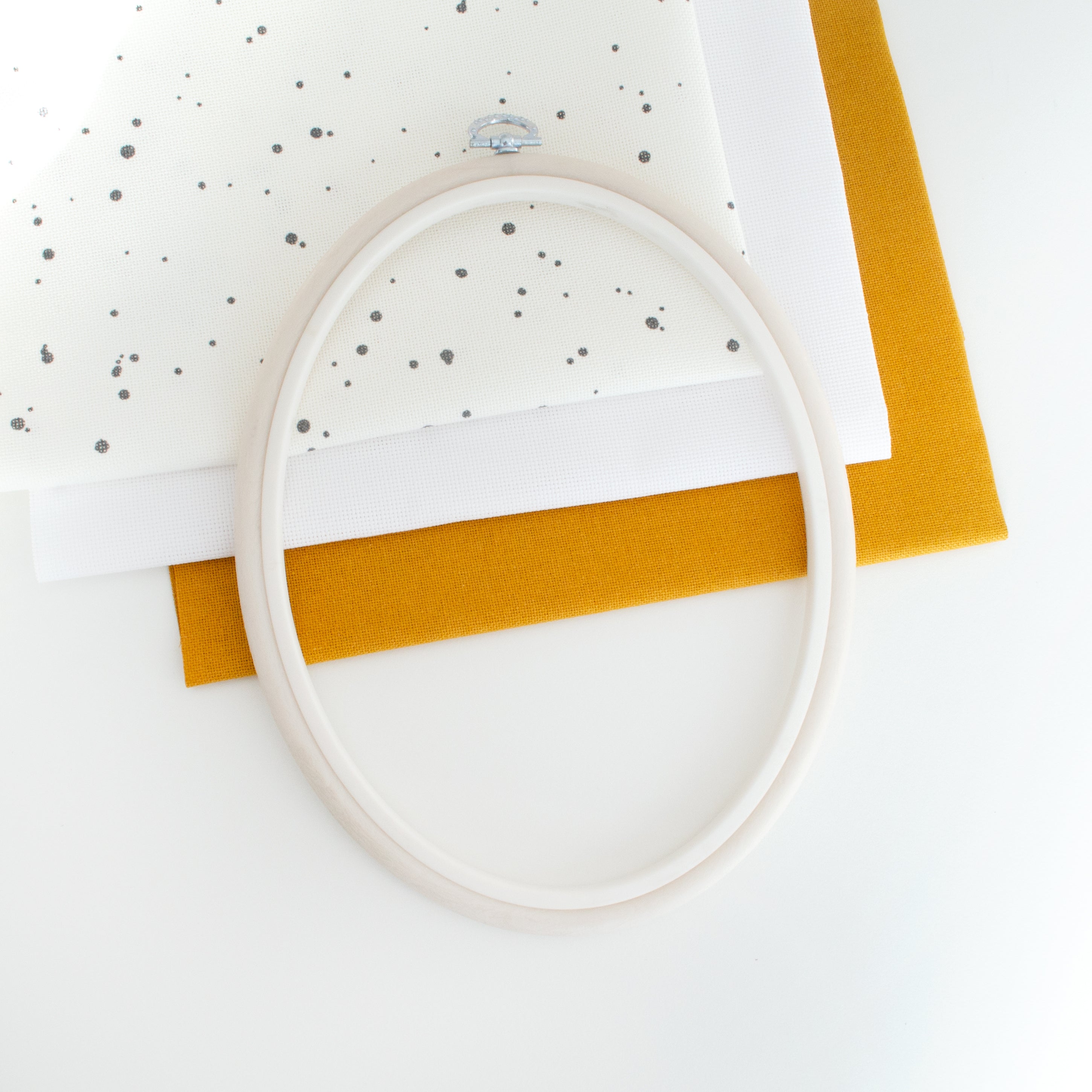Nurge Oval Flexi Hoop Frame (White): Elegance and Functionality for Your Embroidery Projects