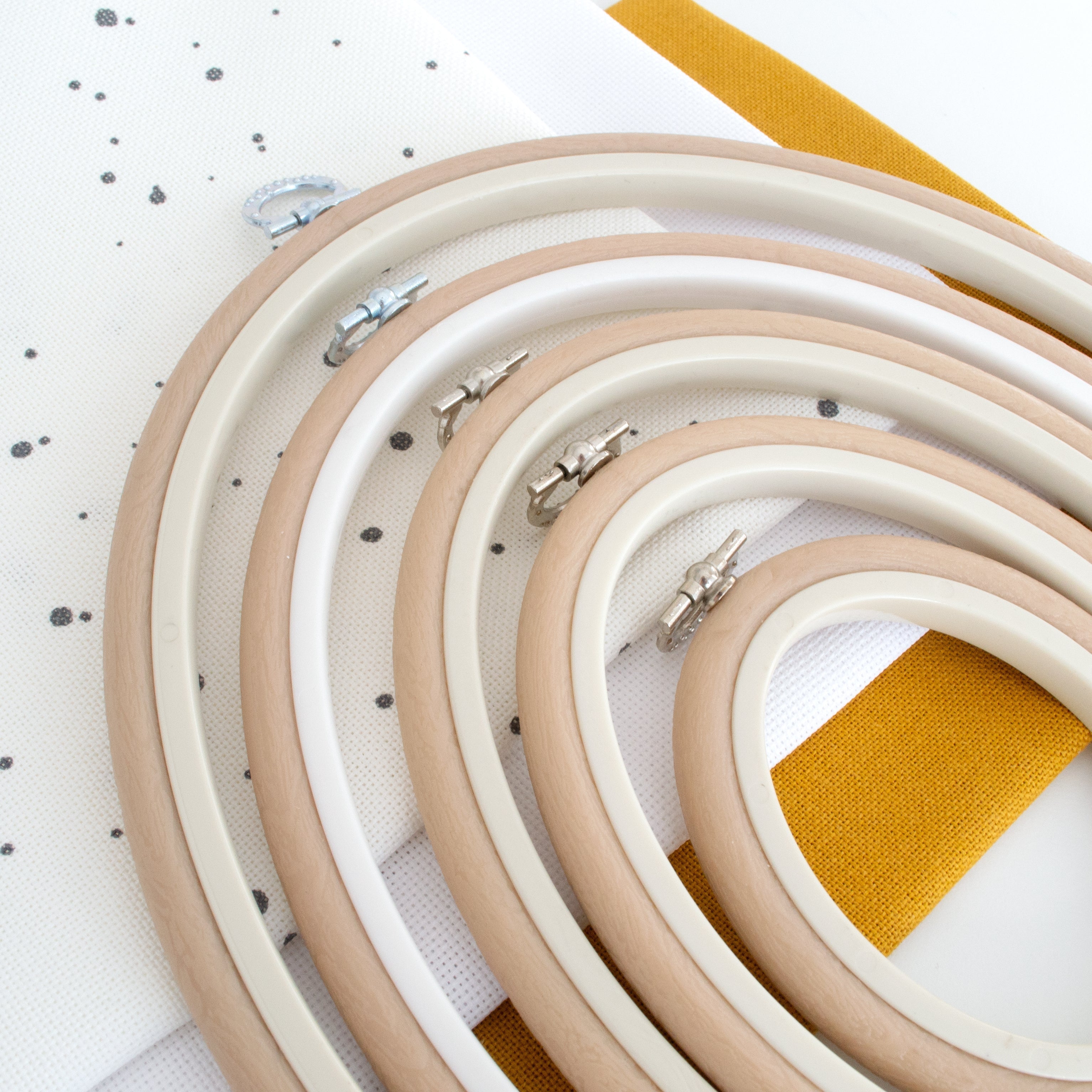 Nurge Oval Flexi Hoop Frame (Beige): Your Refined Embroidery Companion