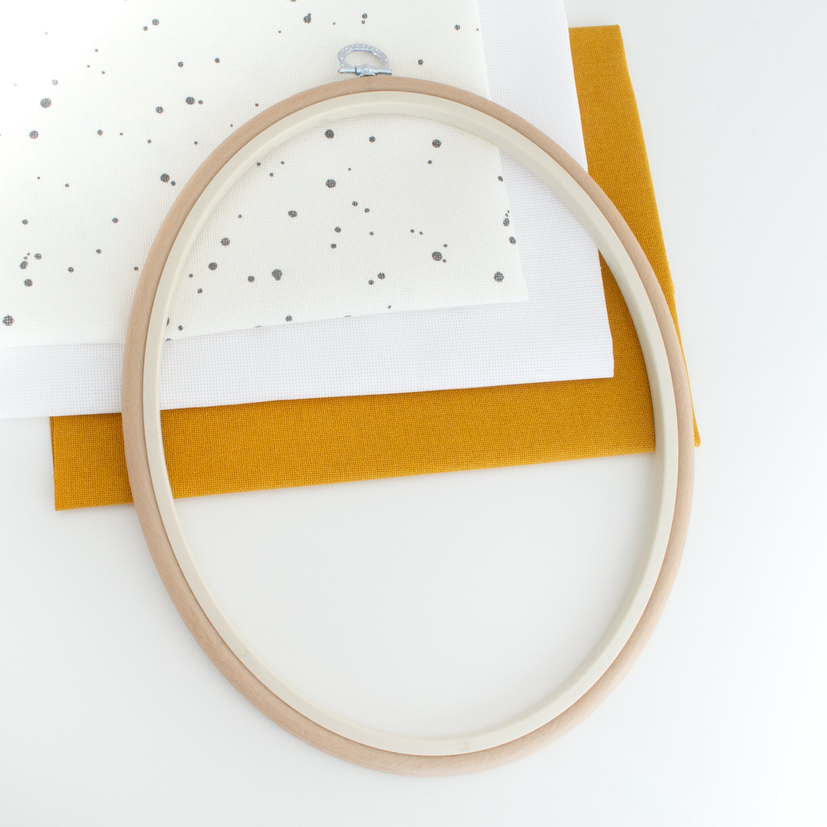 Nurge Oval Flexi Hoop Frame (Beige): Your Refined Embroidery Companion