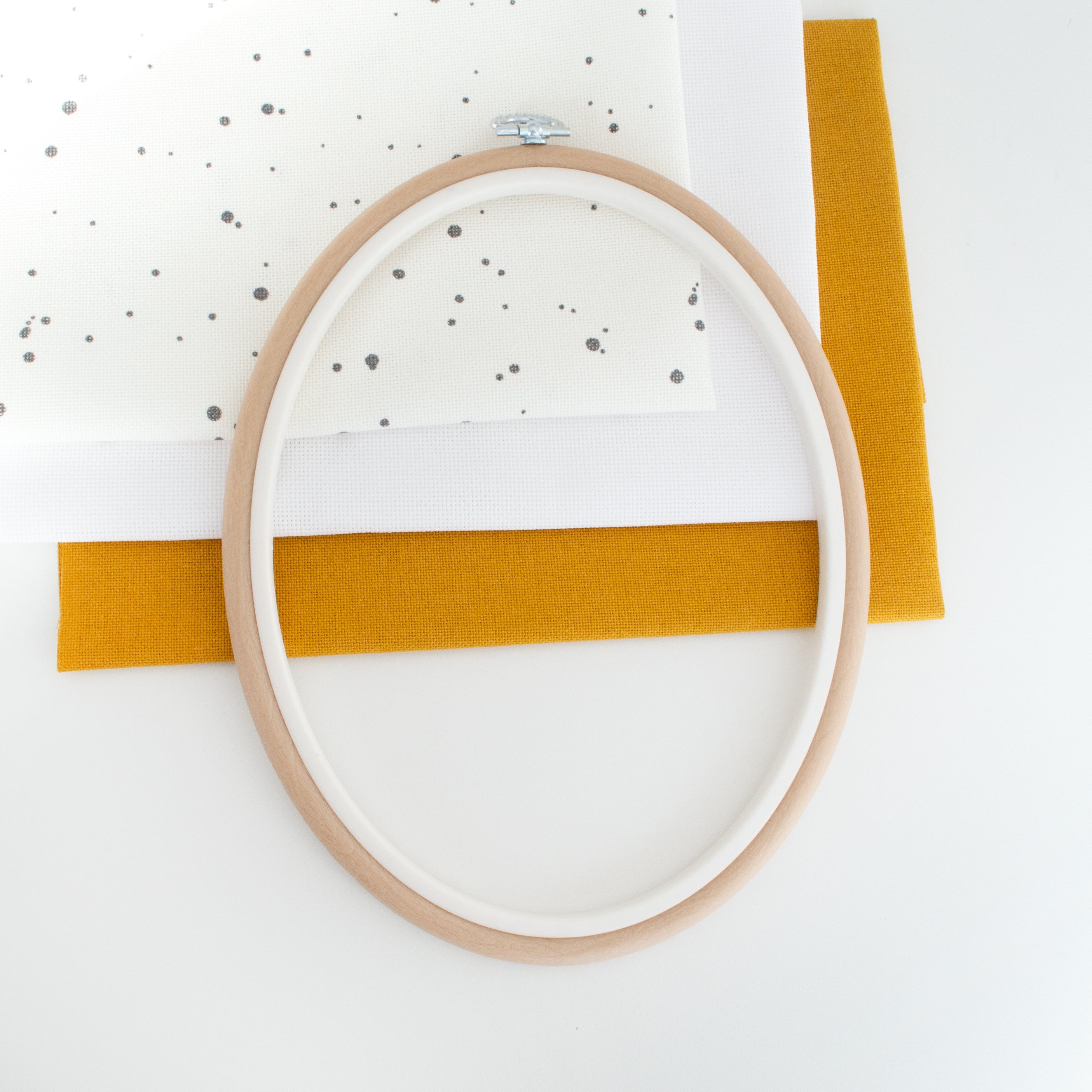 Nurge Oval Flexi Hoop Frame (Beige): Your Refined Embroidery Companion
