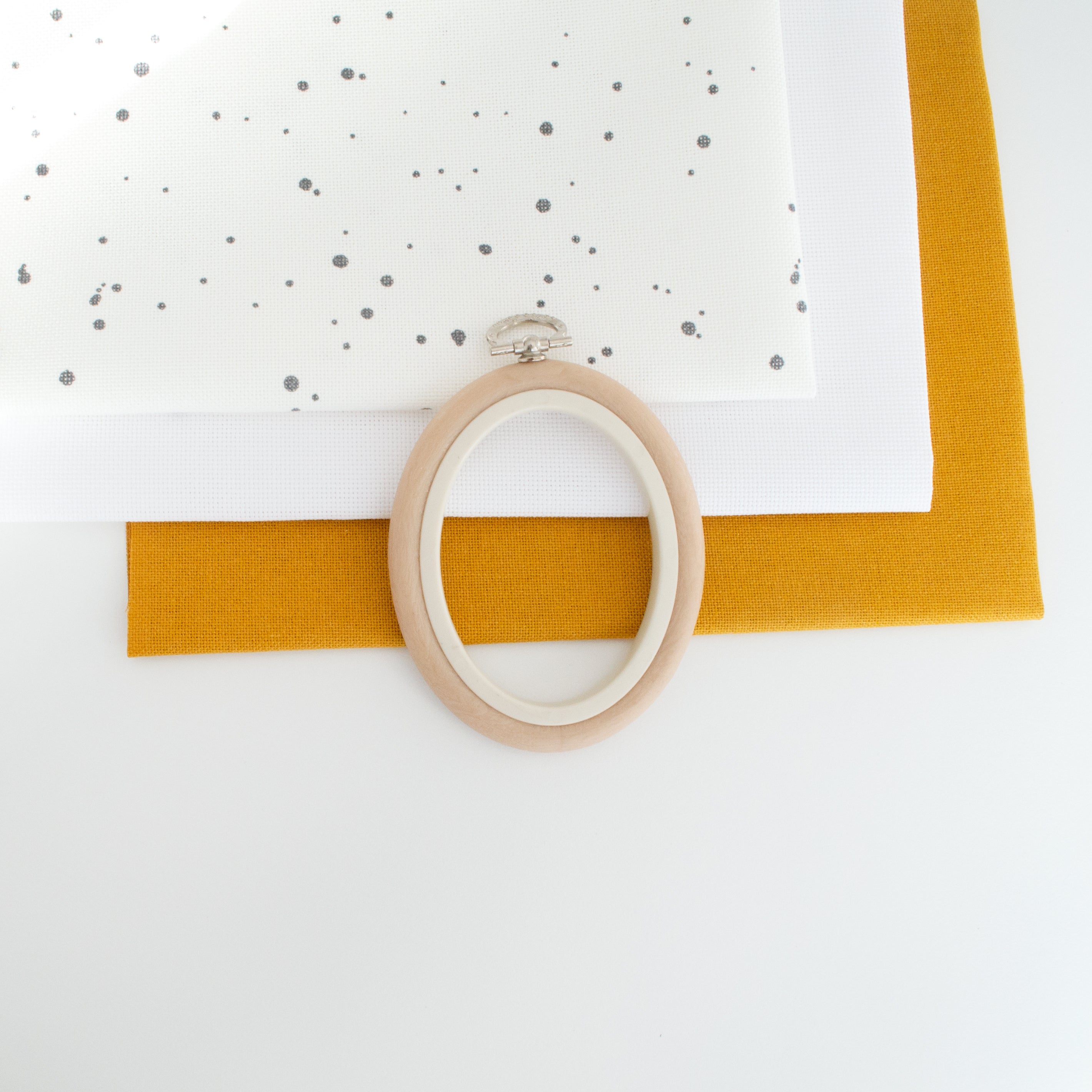 Nurge Oval Flexi Hoop Frame (Beige): Your Refined Embroidery Companion