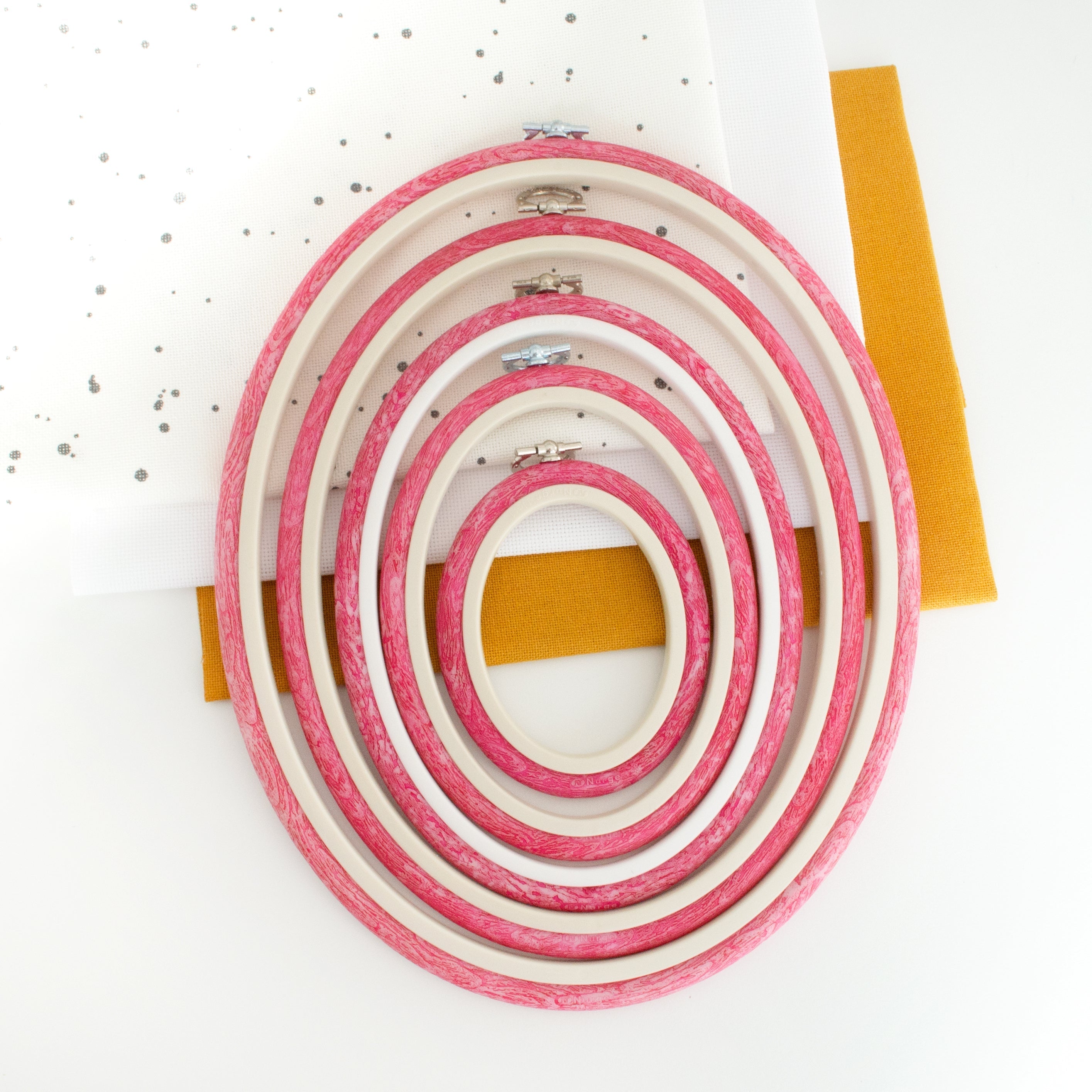 Nurge Oval Flexi Hoop Frame (Pink): Charm and Functionality for Your Needlework