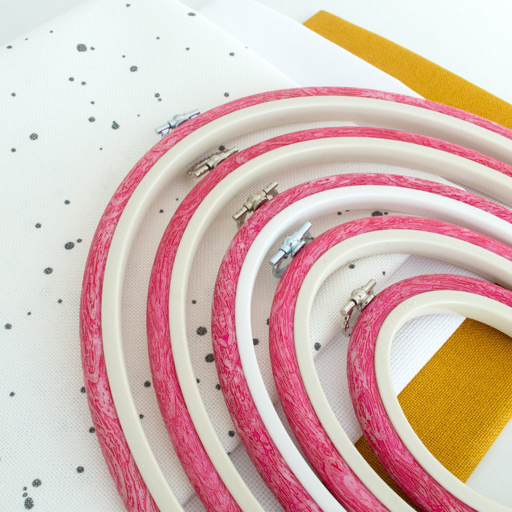 Nurge Oval Flexi Hoop Frame (Pink): Charm and Functionality for Your Needlework