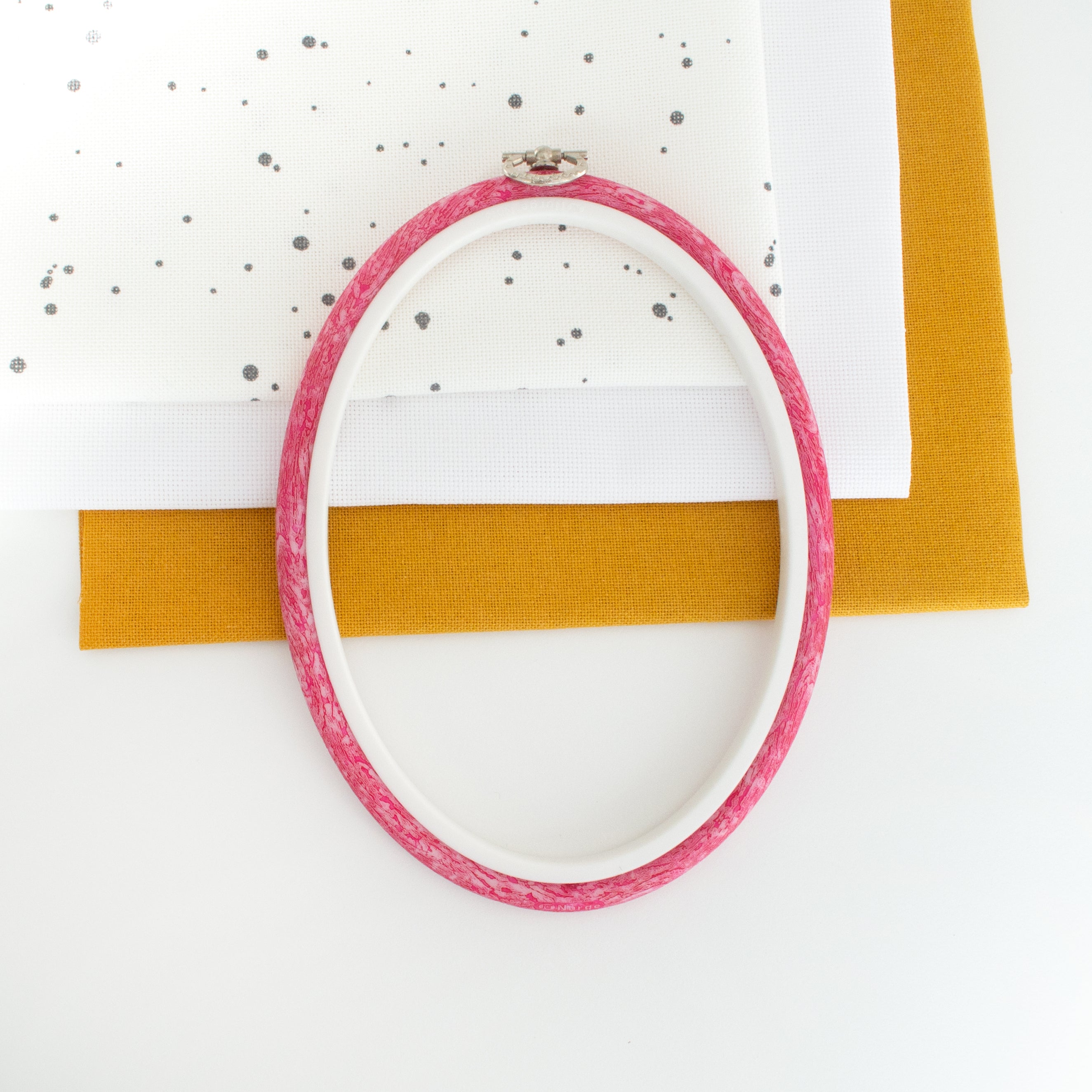 Nurge Oval Flexi Hoop Frame (Pink): Charm and Functionality for Your Needlework