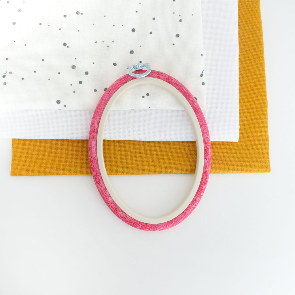 Nurge Oval Flexi Hoop Frame (Pink): Charm and Functionality for Your Needlework