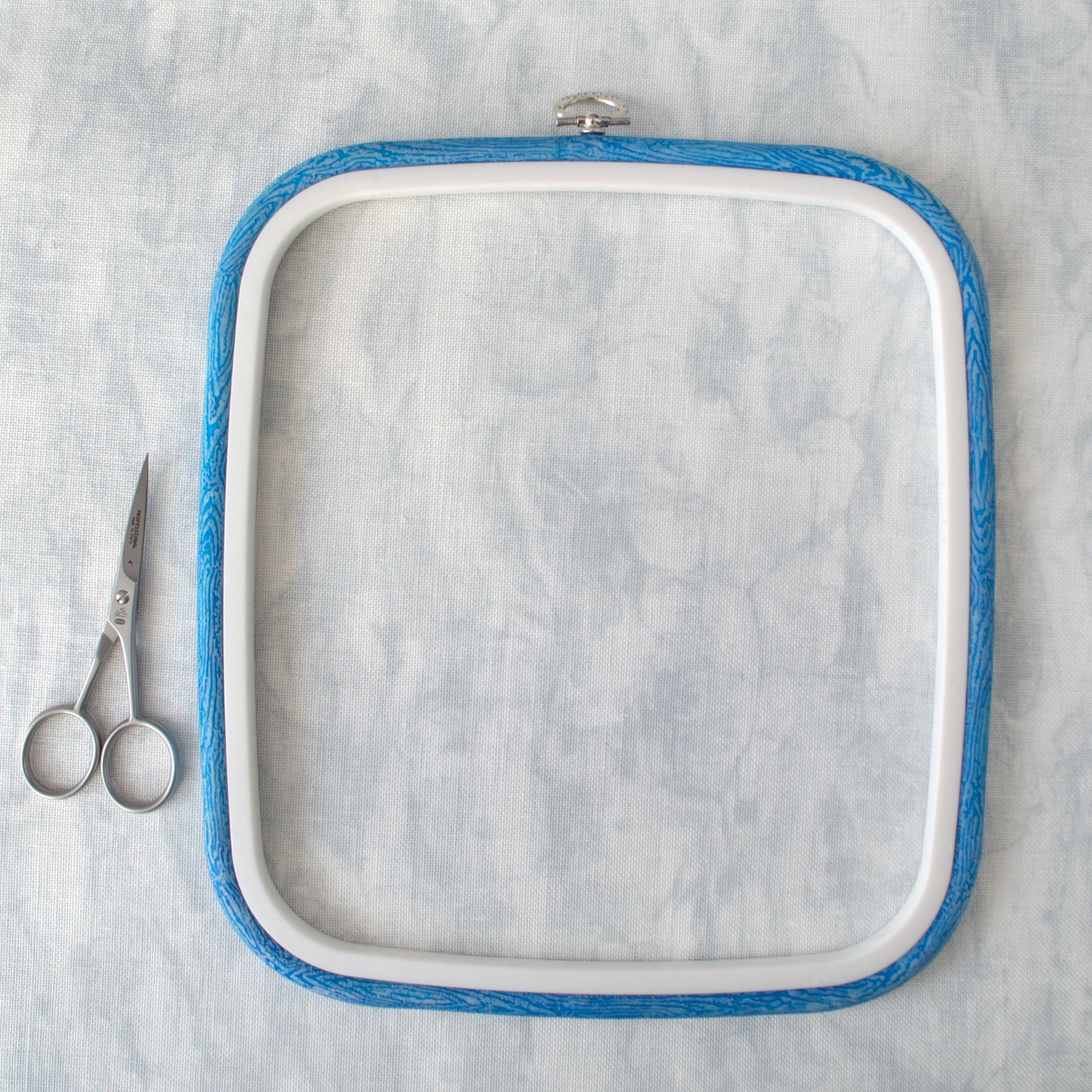 Cadre à broder carré flexible Nurge bleu vif : Sublimez vos créations de broderie