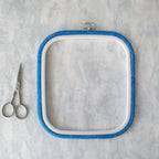 Cadre à broder carré flexible Nurge bleu vif : Sublimez vos créations de broderie